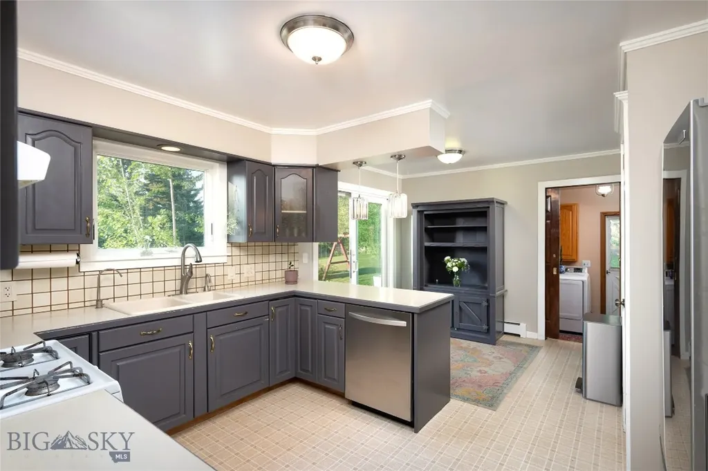 8373 Goldenstein Lane Bozeman MT 59715