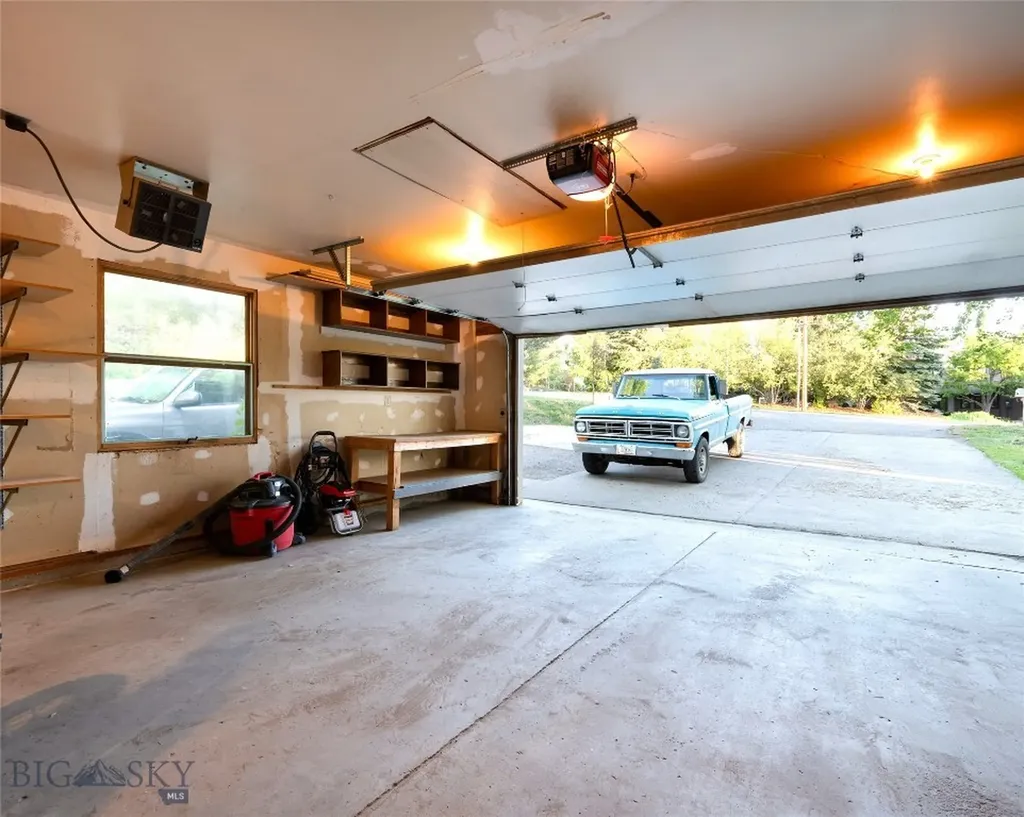8373 Goldenstein Lane Bozeman MT 59715