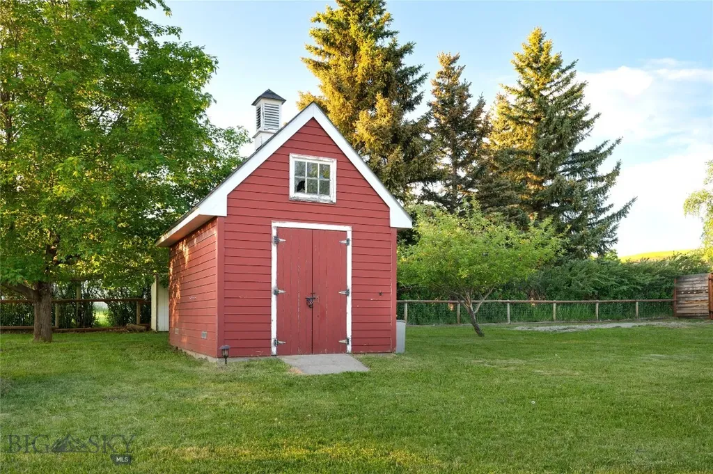 8373 Goldenstein Lane Bozeman MT 59715