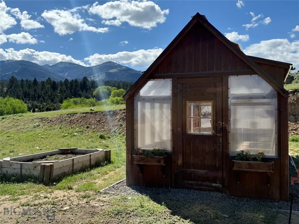 5845 Dry Creek Ranch Road Whitehall MT 59759