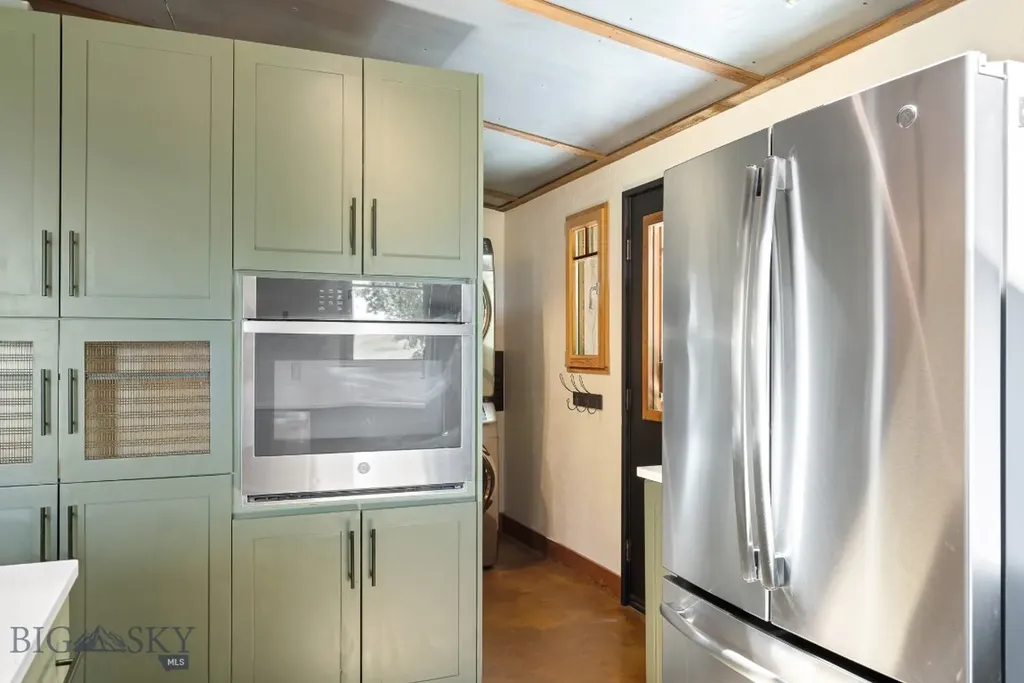 2449 Turkey Red Lane Bozeman MT 59715