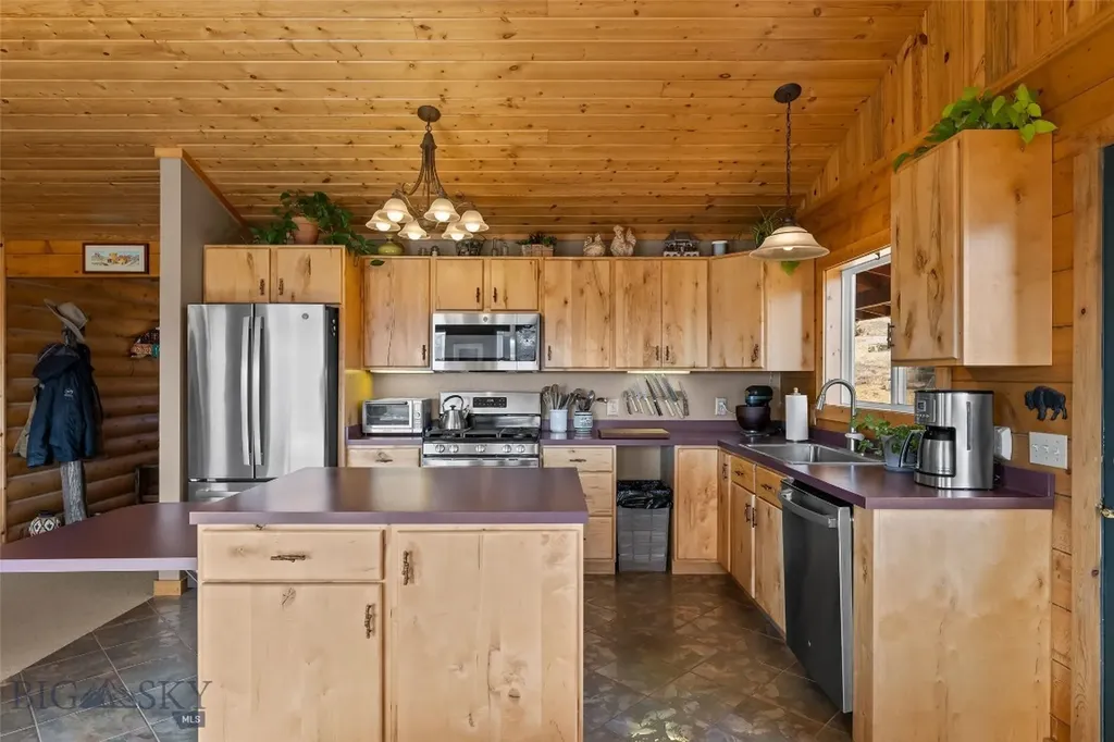 101 Deerfoot Trail Ennis MT 59729