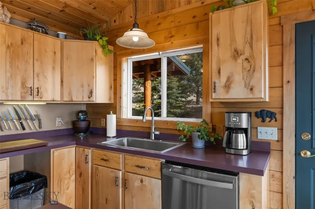 101 Deerfoot Trail Ennis MT 59729