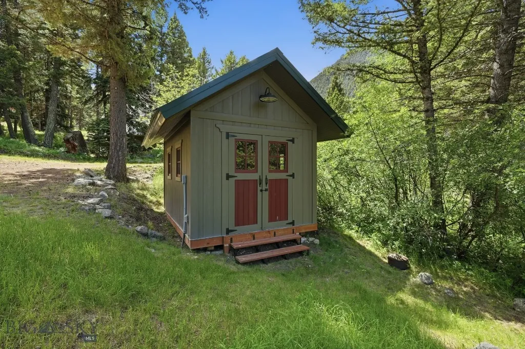 5 East Slope Road Mammoth MT 59721