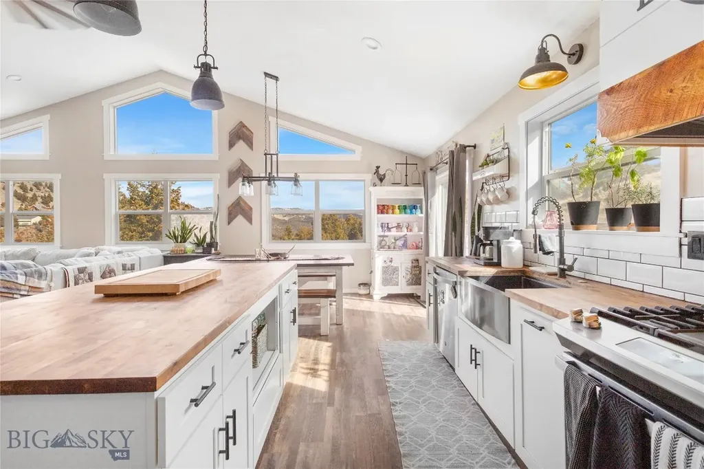 960 Tenderfoot Trail Ramsay MT 59748