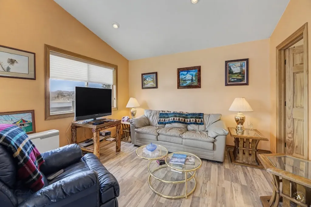 3622 E Shore Helena MT 59602
