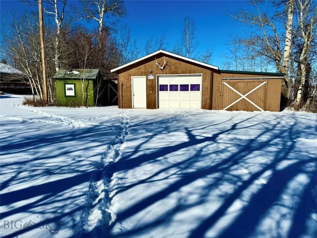 28 W Shore Road Babb MT 59411