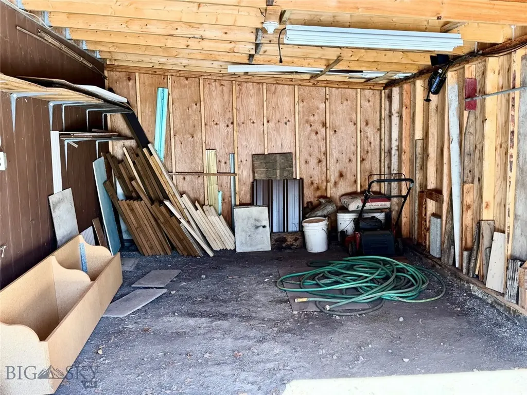 28 W Shore Road Babb MT 59411