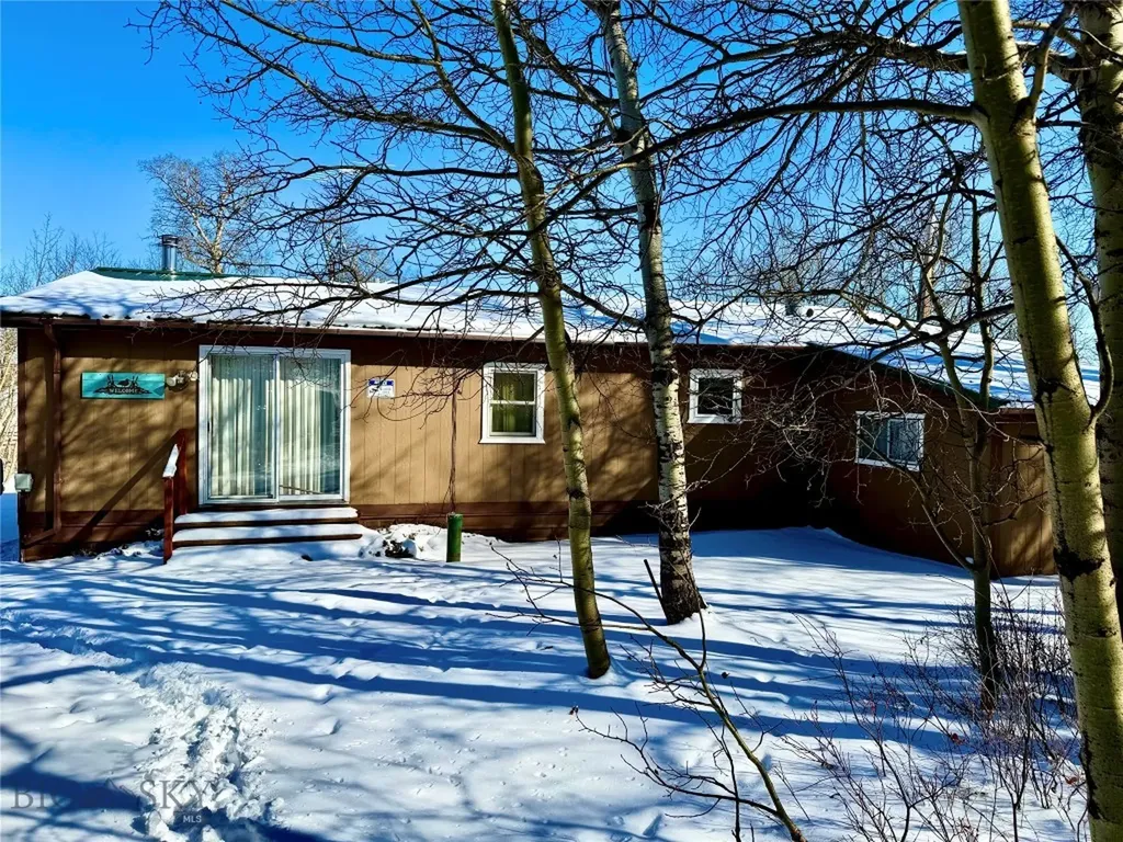 28 W Shore Road Babb MT 59411