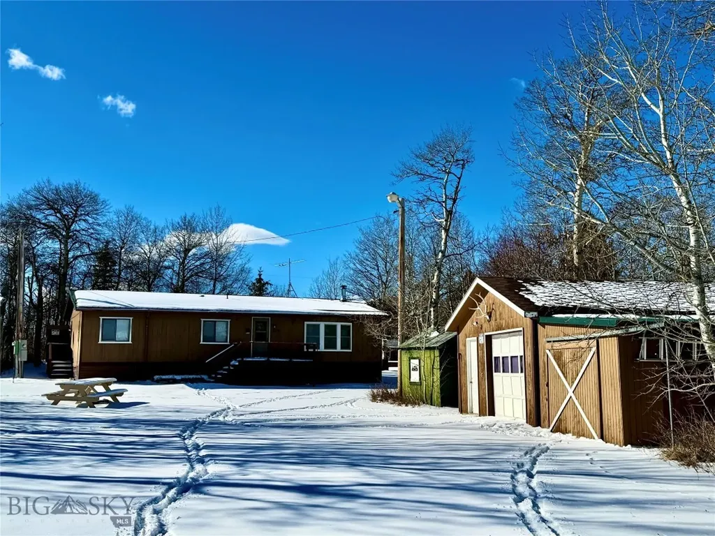 28 W Shore Road Babb MT 59411