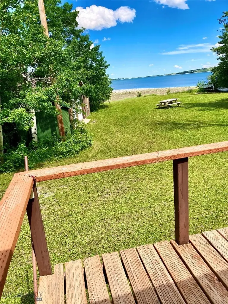 28 W Shore Road Babb MT 59411