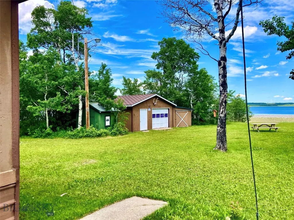 28 W Shore Road Babb MT 59411