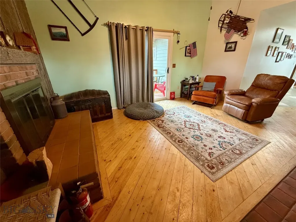 110 W Park Avenue Manhattan MT 59741