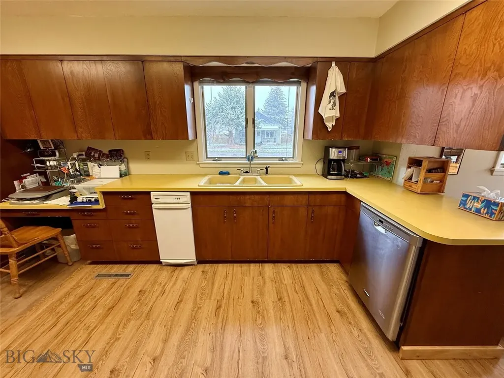 110 W Park Avenue Manhattan MT 59741