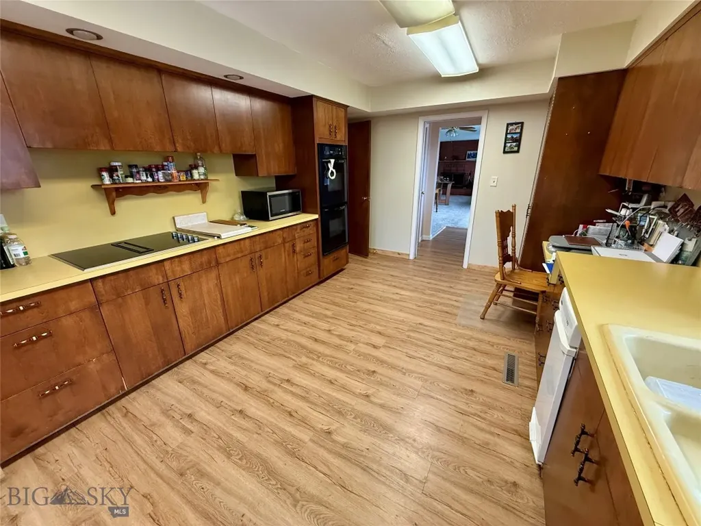 110 W Park Avenue Manhattan MT 59741
