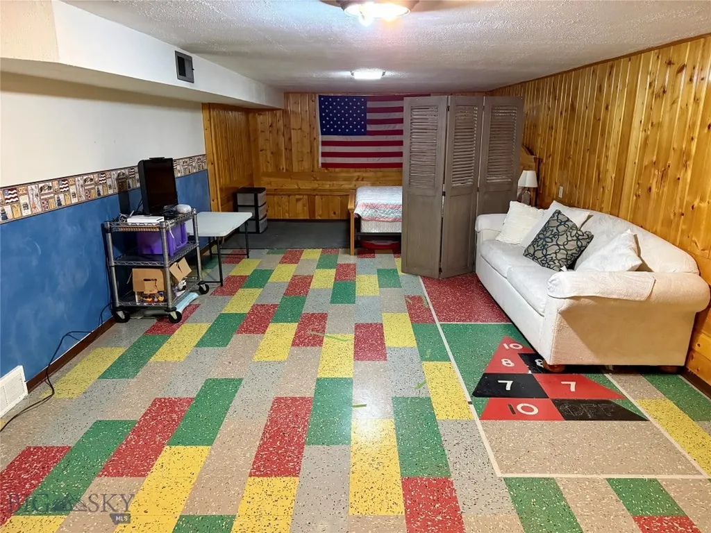 110 W Park Avenue Manhattan MT 59741