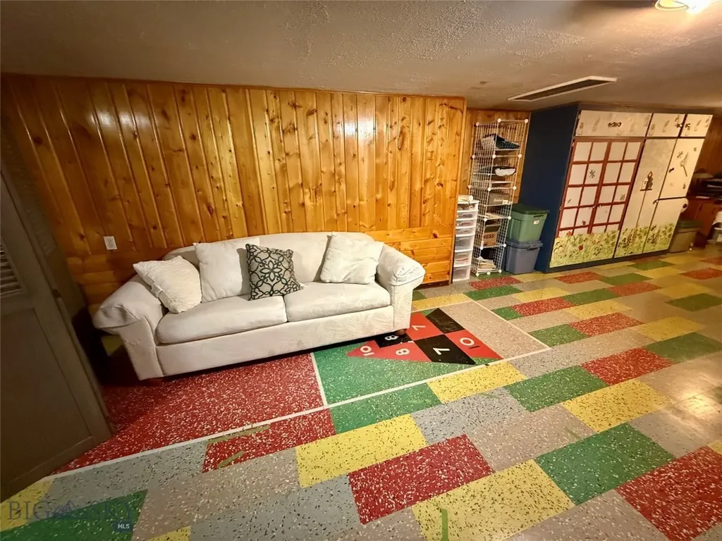 110 W Park Avenue Manhattan MT 59741