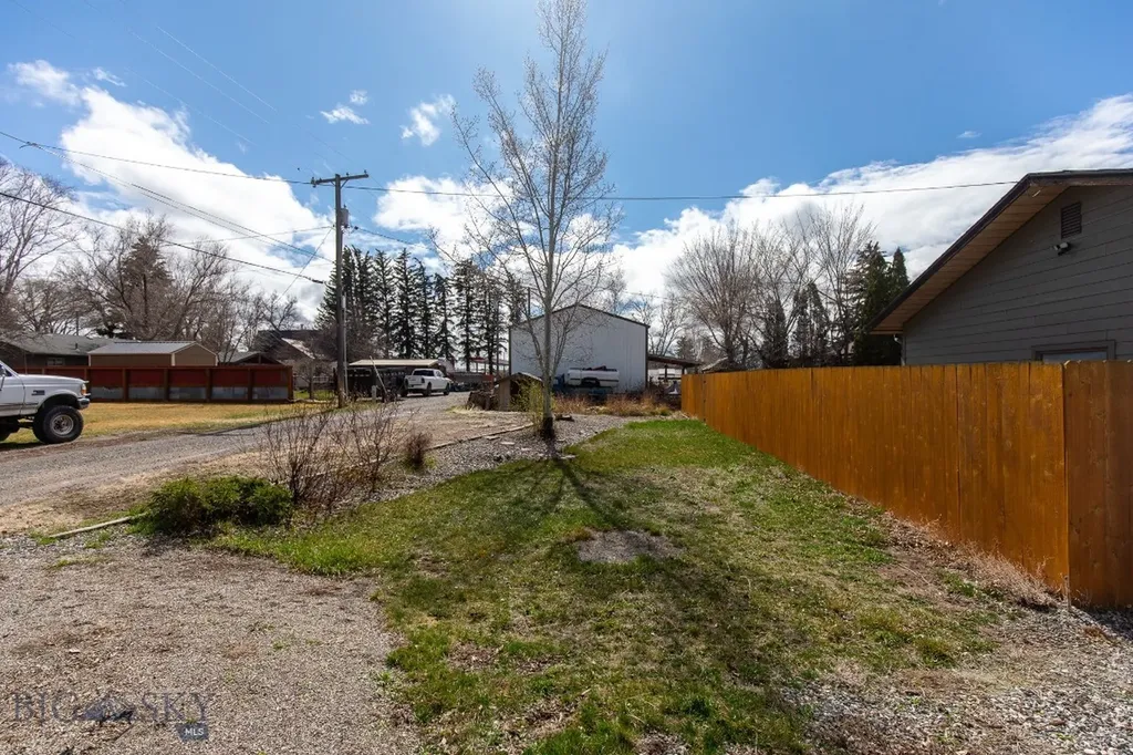 110 W Park Avenue Manhattan MT 59741
