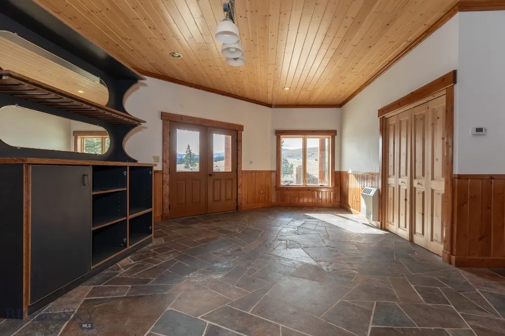 1380 Glacier View Drive Deer Lodge MT 59722