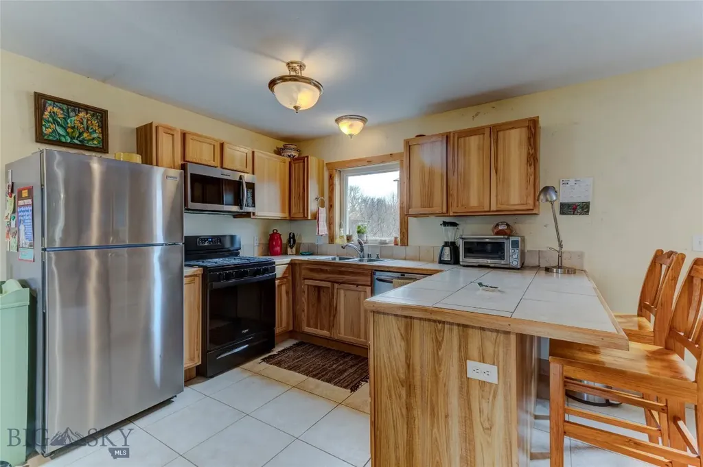 402 2nd Avenue N Clyde Park MT 59018