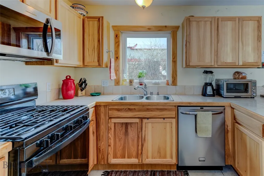 402 2nd Avenue N Clyde Park MT 59018