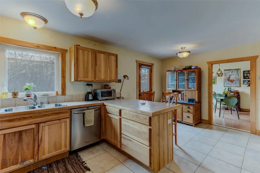 402 2nd Avenue N Clyde Park MT 59018