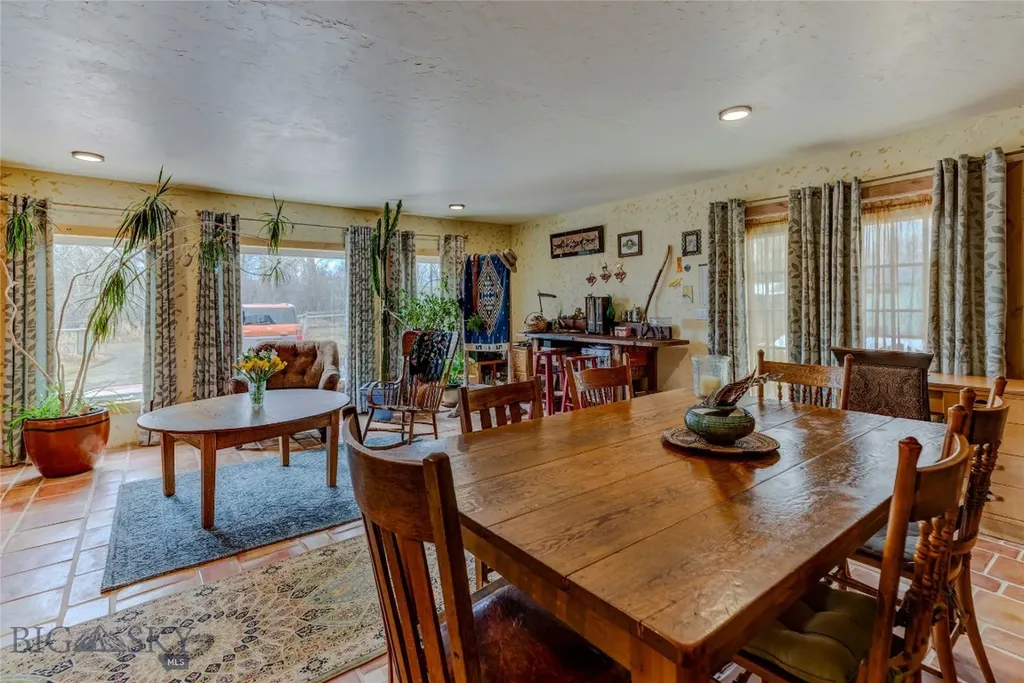 402 2nd Avenue N Clyde Park MT 59018