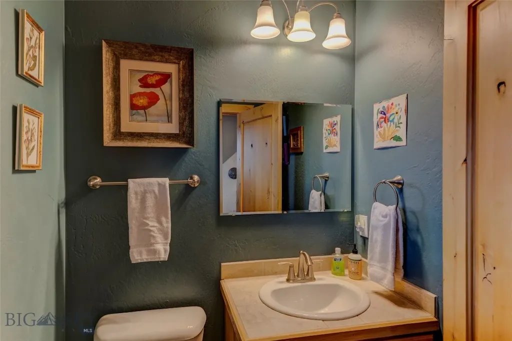 402 2nd Avenue N Clyde Park MT 59018
