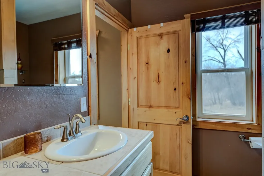 402 2nd Avenue N Clyde Park MT 59018