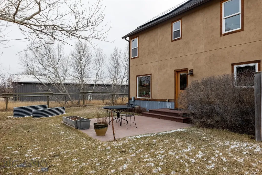 402 2nd Avenue N Clyde Park MT 59018