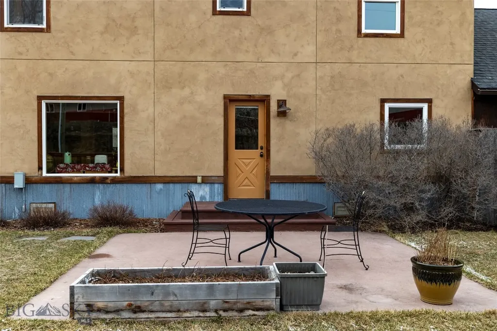 402 2nd Avenue N Clyde Park MT 59018