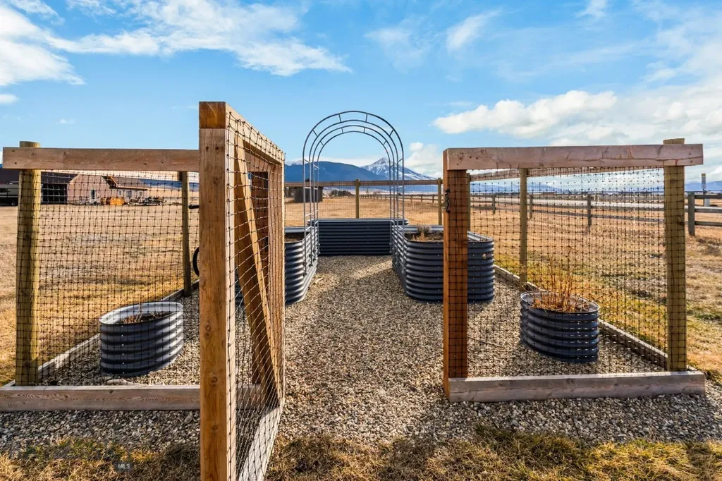 27 Obsidian Lane Livingston MT 59047