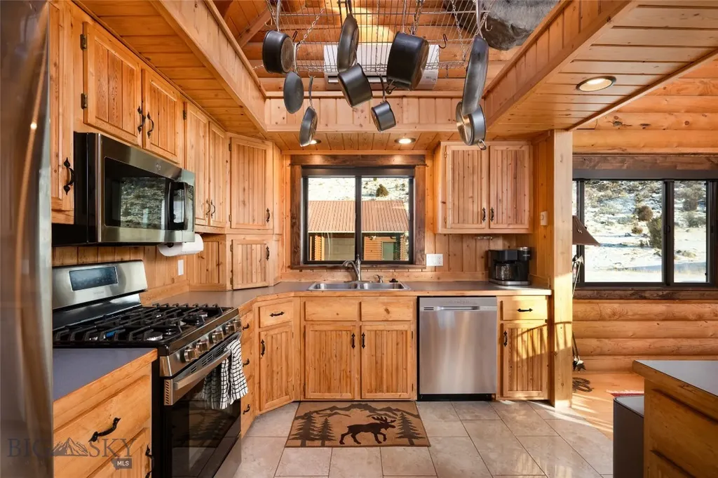 198 E River Road Emigrant MT 59027