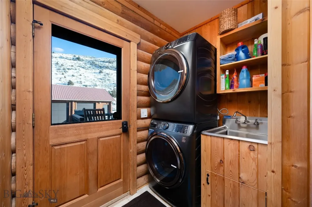 198 E River Road Emigrant MT 59027