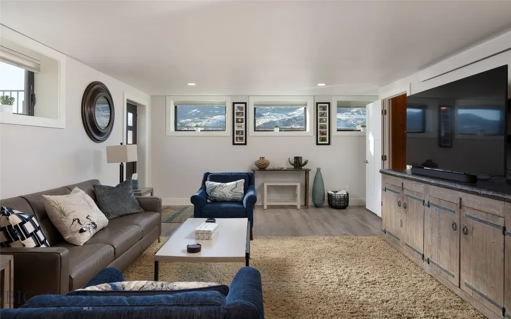 198 E River Road Emigrant MT 59027