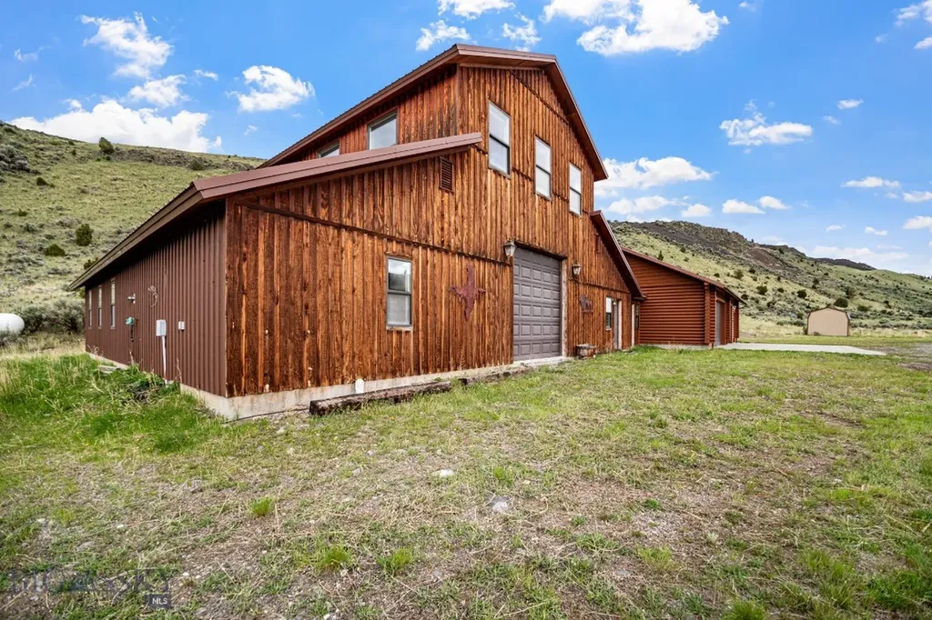 198 E River Road Emigrant MT 59027