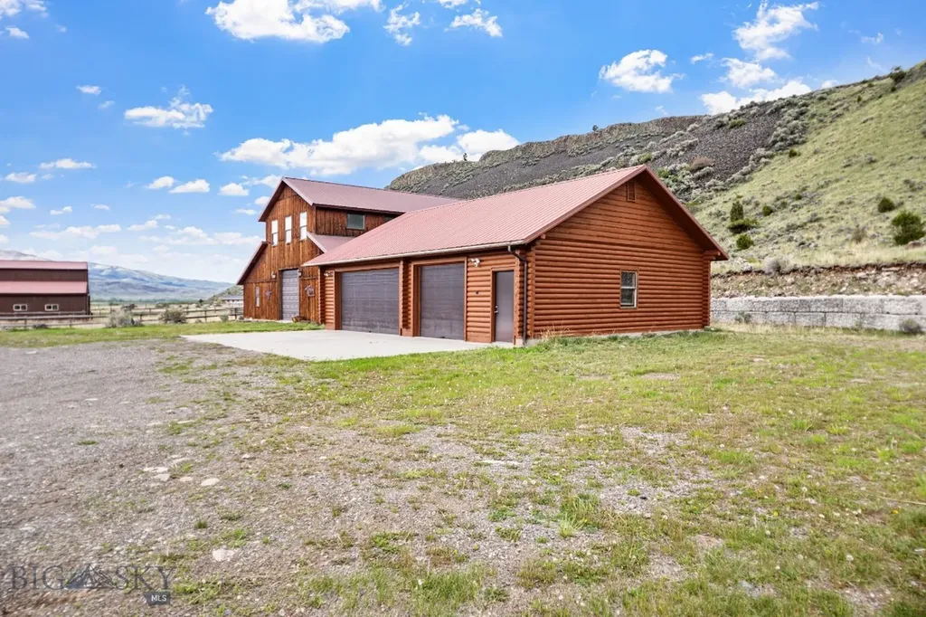 198 E River Road Emigrant MT 59027