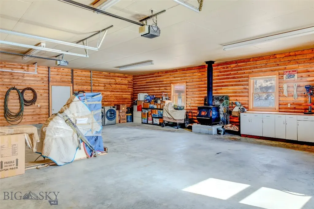 198 E River Road Emigrant MT 59027
