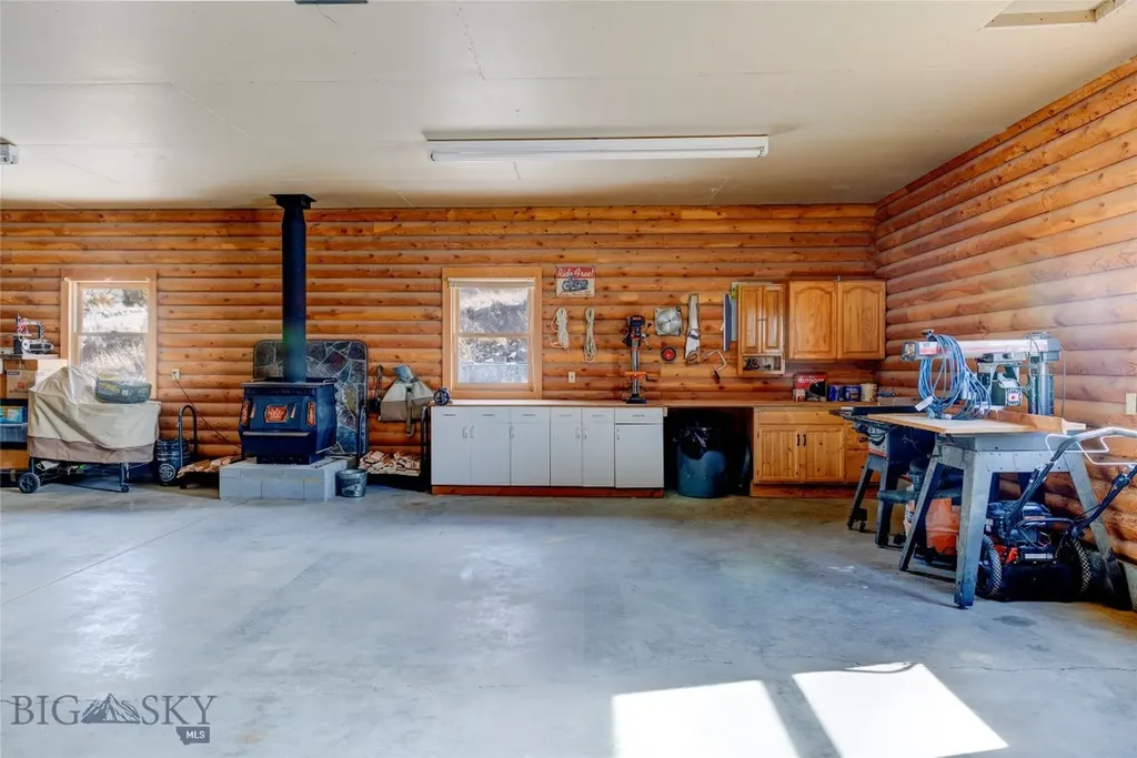198 E River Road Emigrant MT 59027