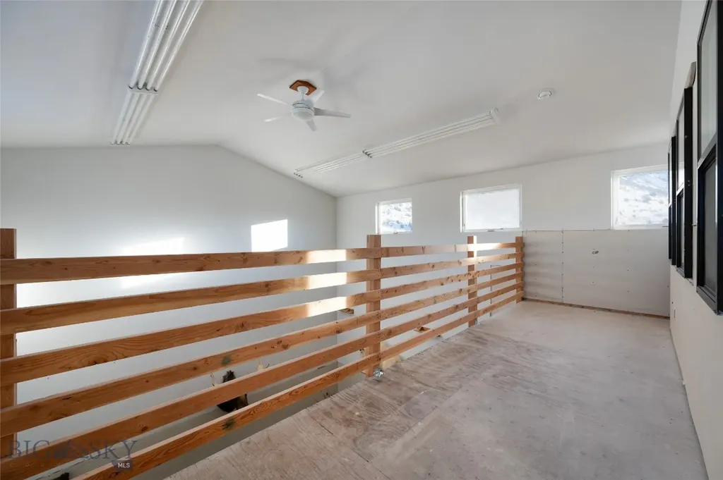 198 E River Road Emigrant MT 59027