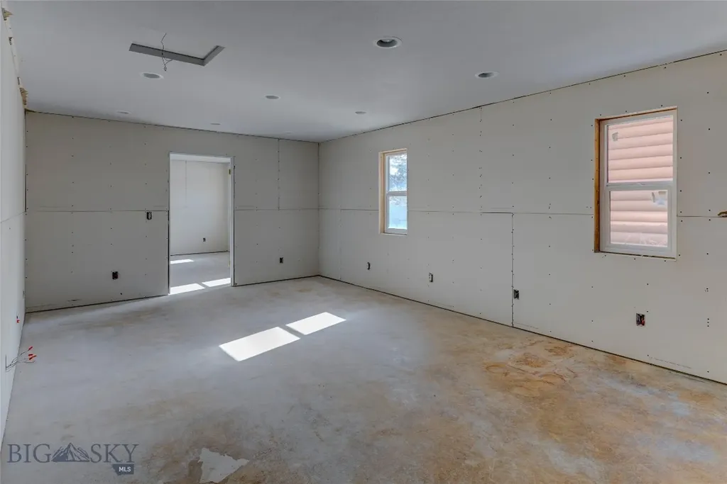 198 E River Road Emigrant MT 59027