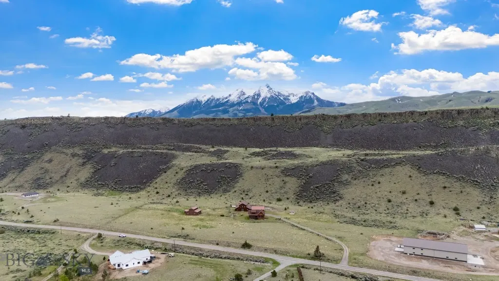 198 E River Road Emigrant MT 59027