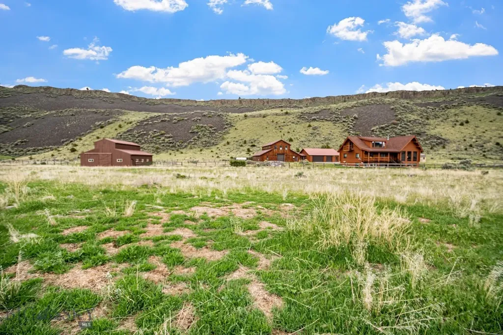 198 E River Road Emigrant MT 59027