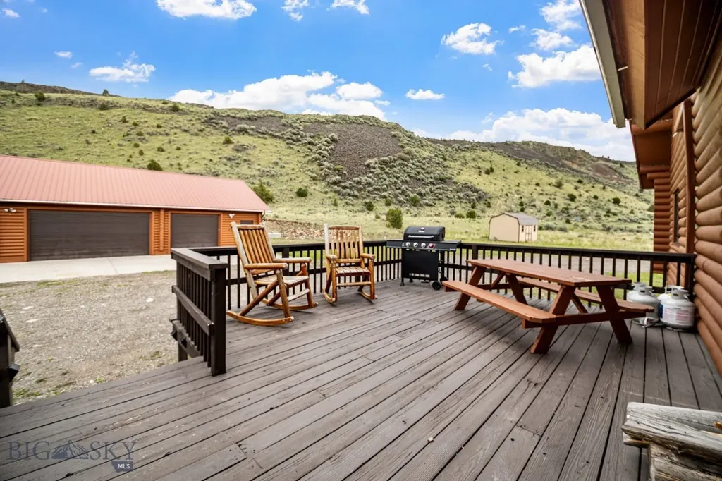 198 E River Road Emigrant MT 59027
