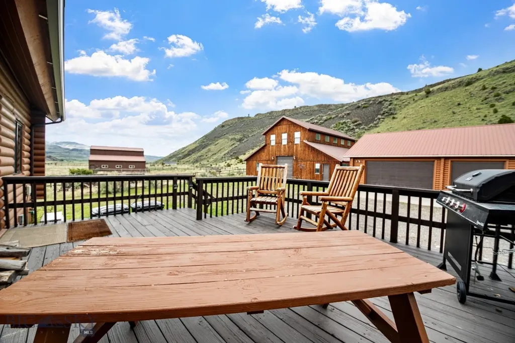 198 E River Road Emigrant MT 59027