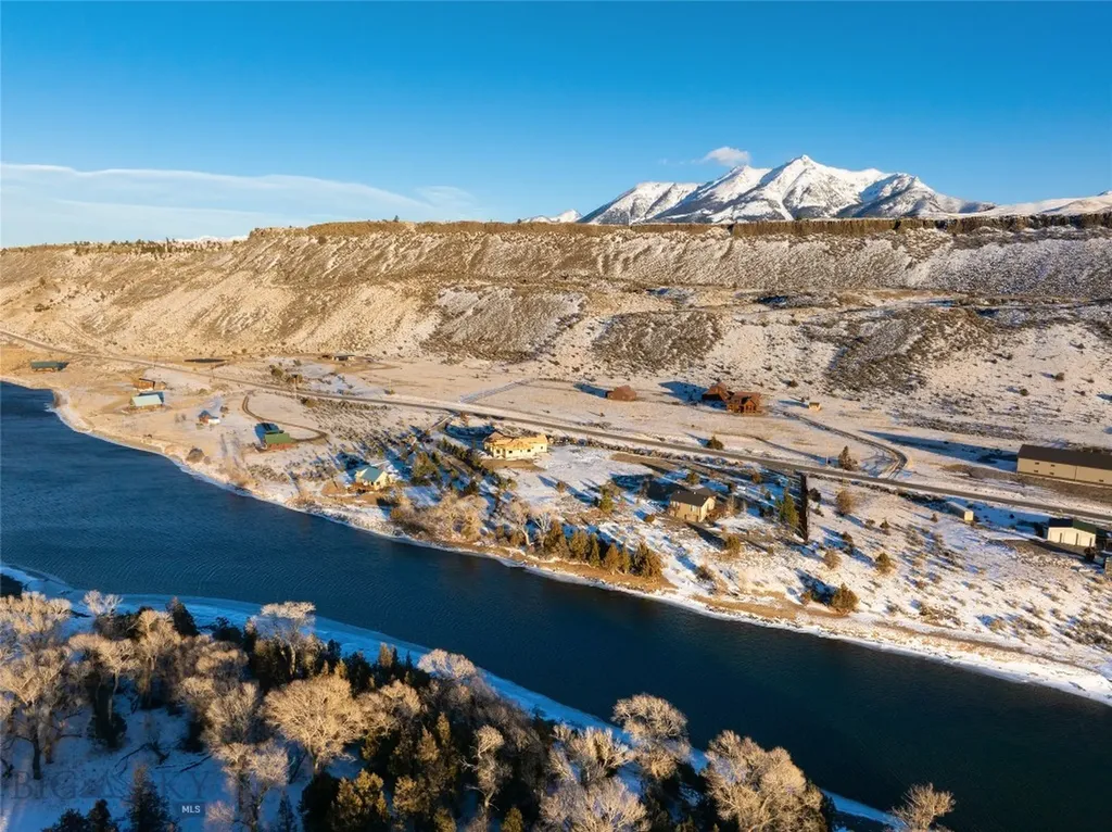 198 E River Road Emigrant MT 59027