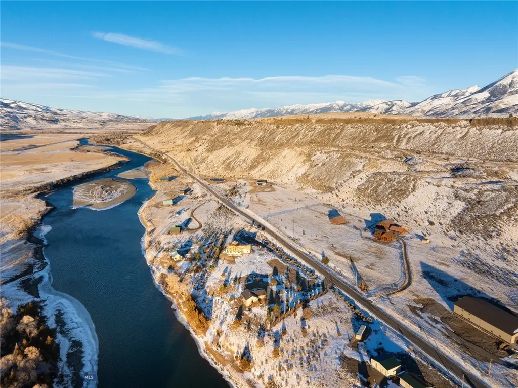 198 E River Road Emigrant MT 59027