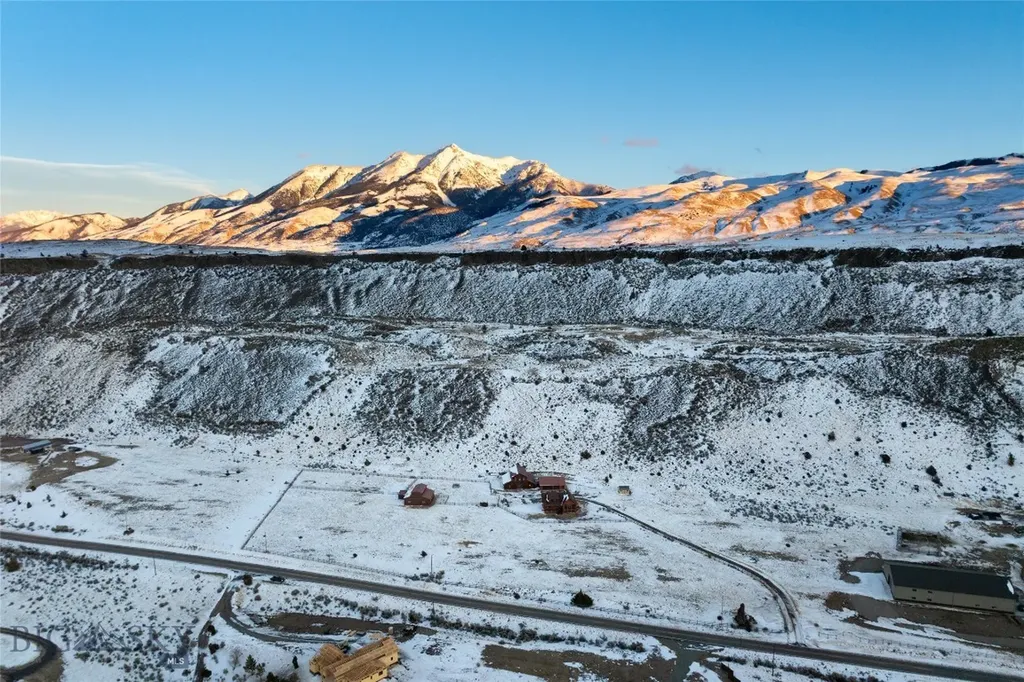 198 E River Road Emigrant MT 59027