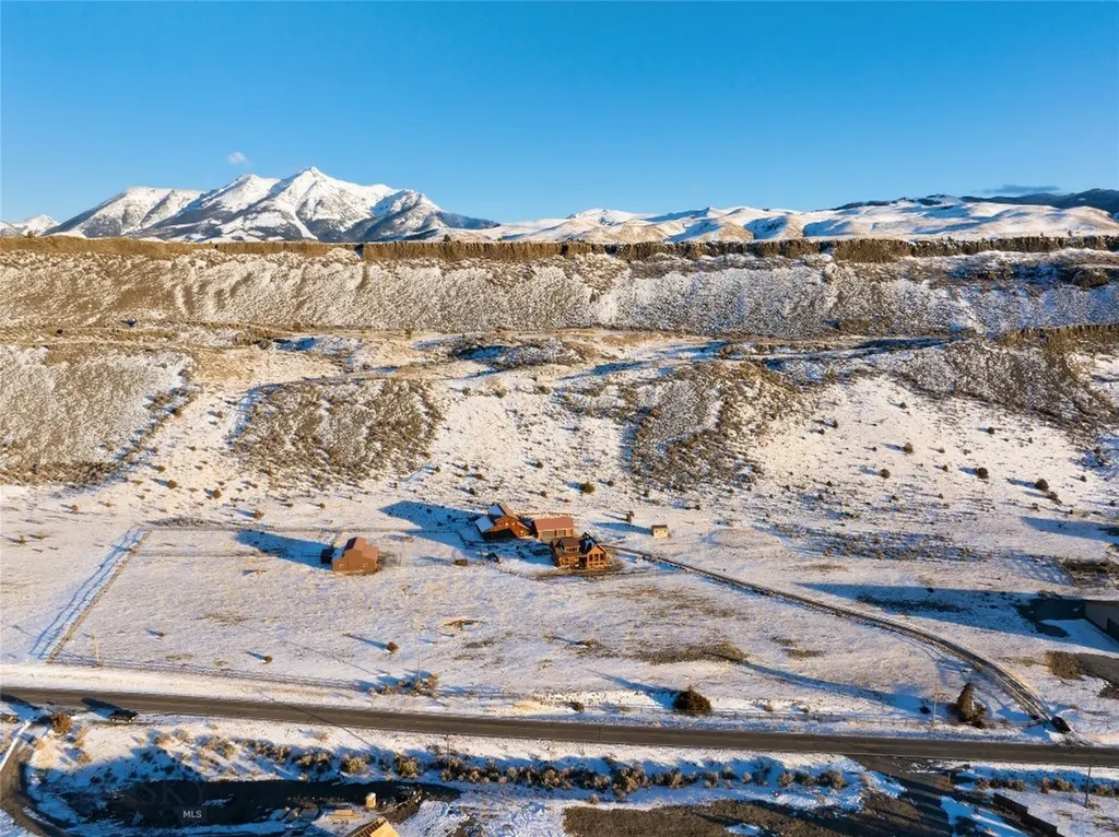 198 E River Road Emigrant MT 59027
