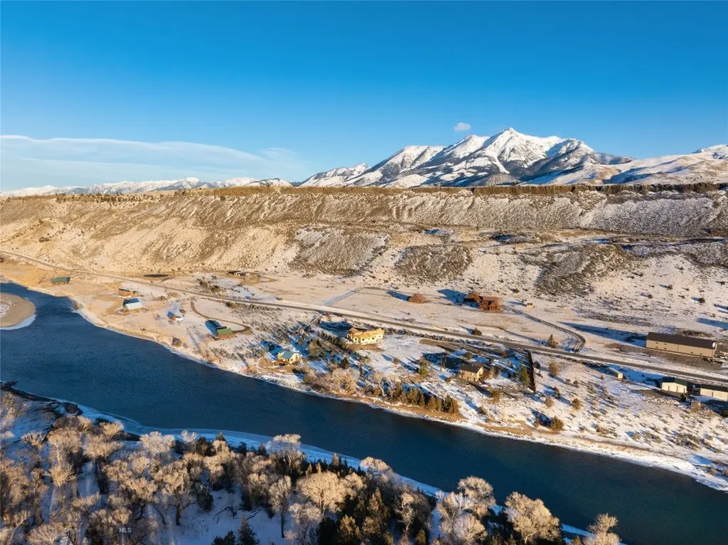 198 E River Road Emigrant MT 59027